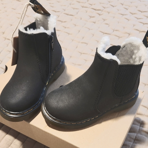 Dr Martens Toddler boots with faux fur (blk: toddler 7) NWT - Picture 1 of 5
